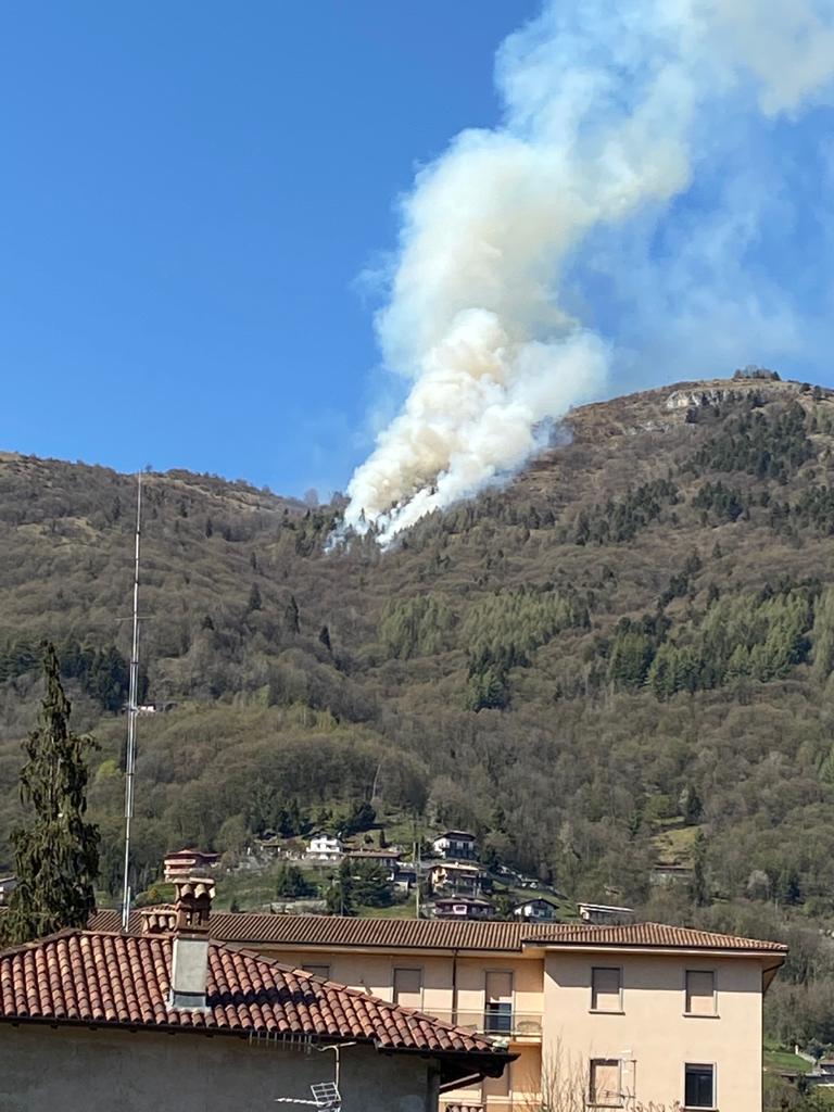 Incendio sul Monte Farno, soccorsi in azione