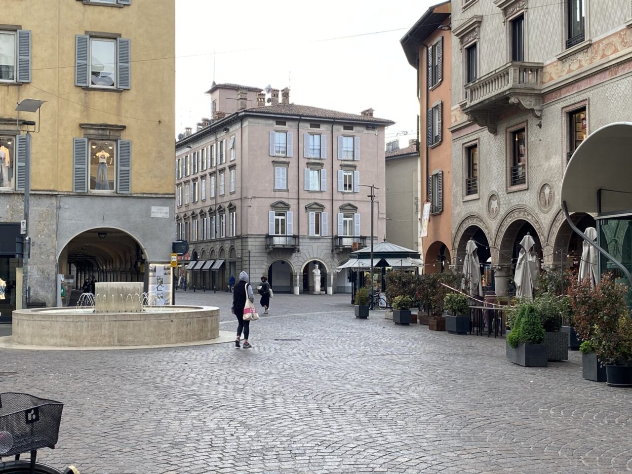 Da lunedì 12 aprile la Lombardia torna in zona arancione: ecco cosa cambia