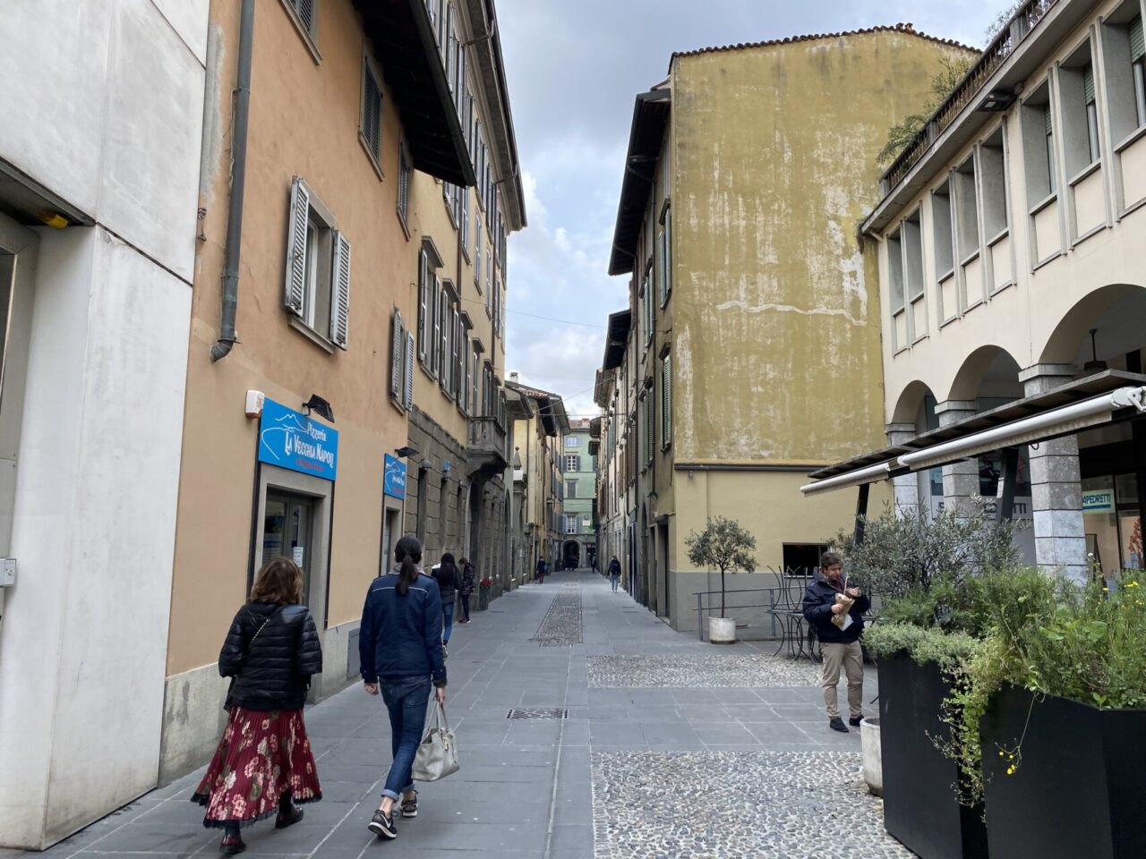 Spostamenti, scuola, bar e ristoranti, coprifuoco alle 22: cosa prevede il nuovo decreto