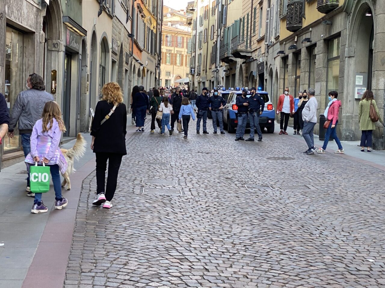La Lombardia è di nuovo in zona gialla: cosa si può fare e cosa è invece vietato