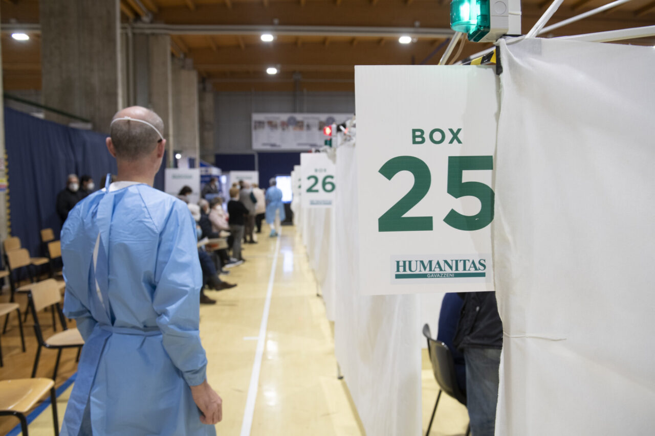 Vaccinazioni in Bergamasca: ventenni e trentenni volano, studenti (12-19 anni) indietro