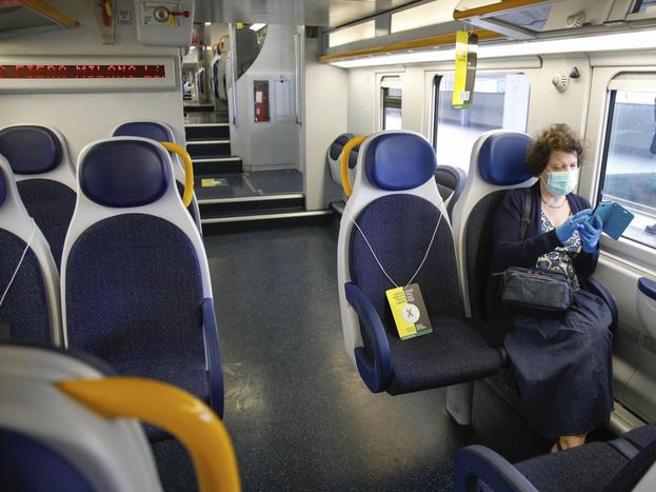 In vista delle riaperture di lunedì, Trenord potenzia il servizio: oltre 2.100 corse e 180 bus