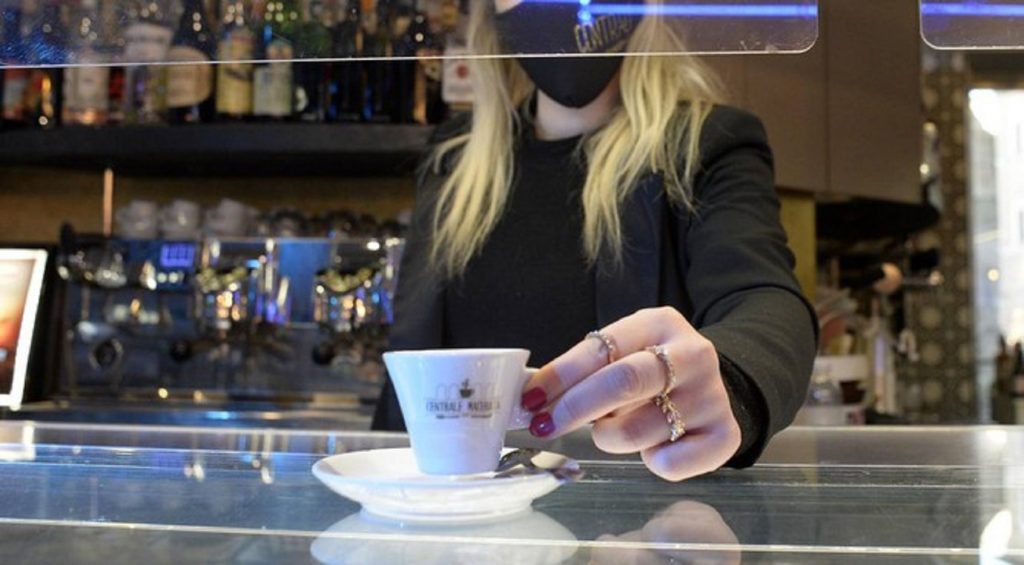 L’appello dei baristi: «Divieto di consumazione al banco misura incomprensibile»