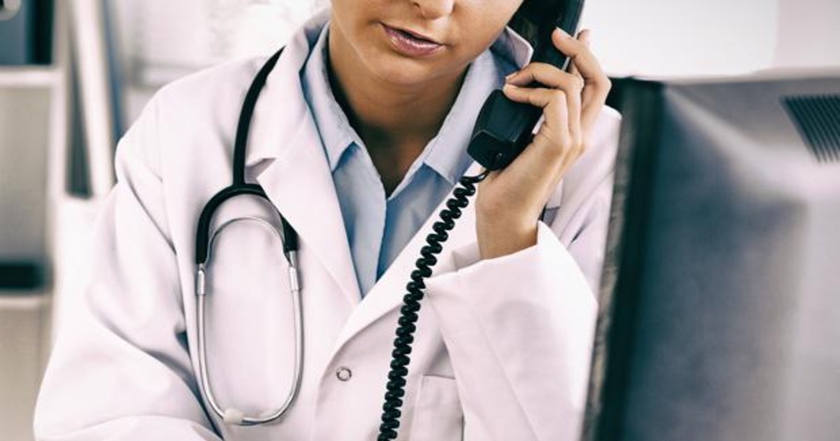 Febbre e Covid, ma il medico nega malattia e tampone al telefono: «Deve venire in studio»