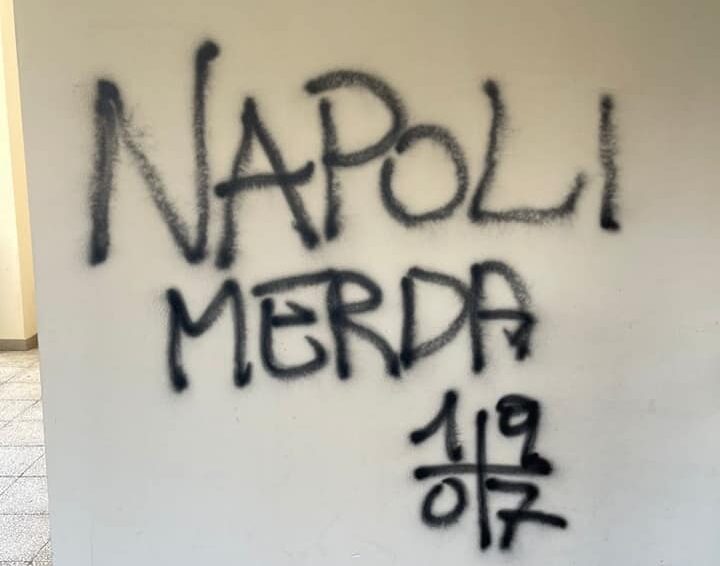 Insulti, gomme tagliate e auto imbrattata: Enzo, sua mamma e la “colpa” di essere napoletani
