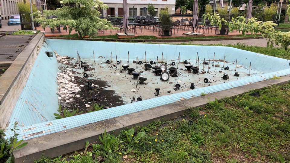 La fontana di piazza della Repubblica è messa male, il Comune ha intenzione di intervenire?