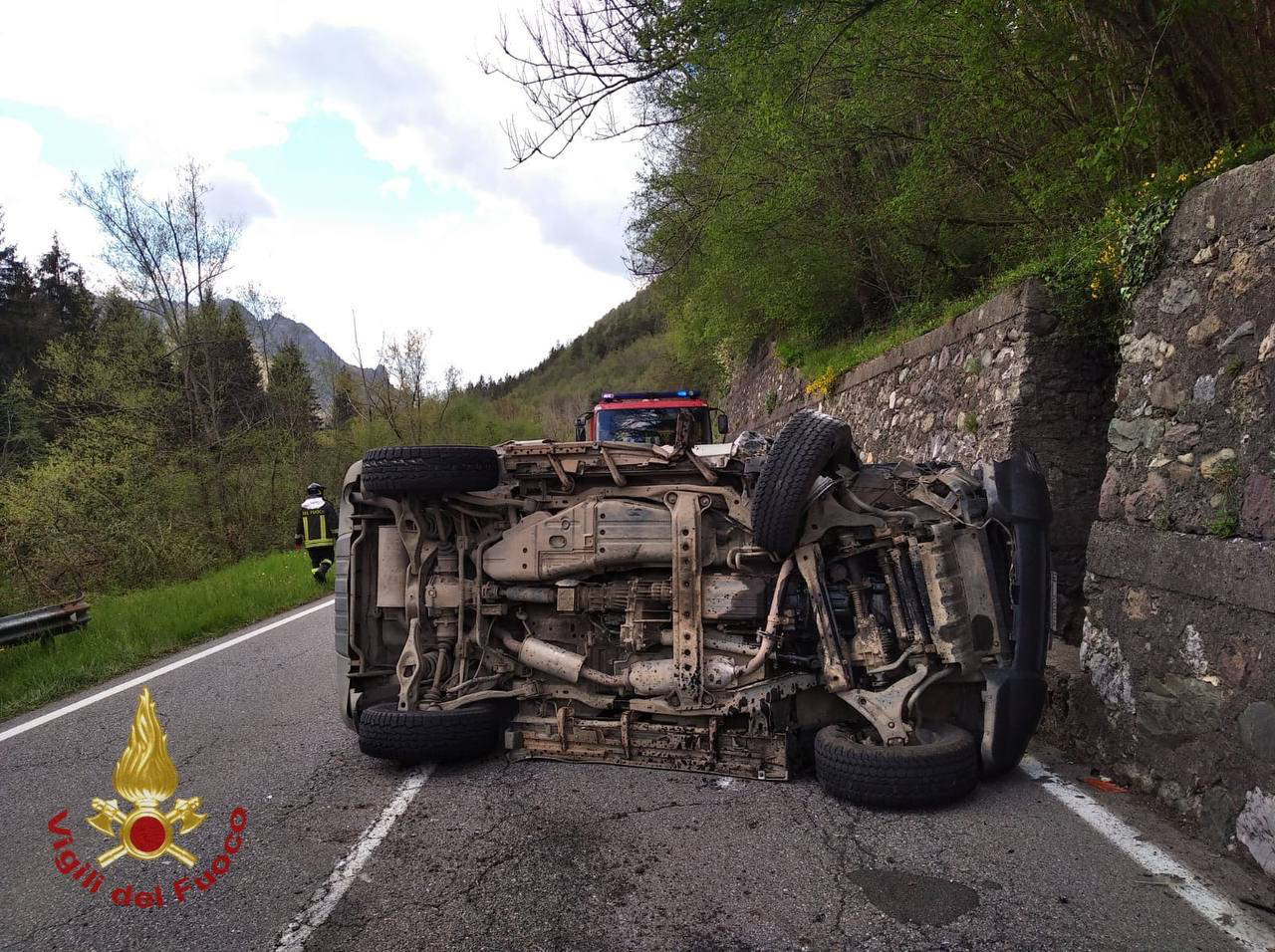 Parre, automobilista di 56 anni si ribalta a bordo della propria Jeep: per fortuna illeso
