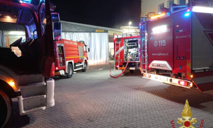 Incendio nella notte in un'azienda di Bottanuco, va a fuco un forno. Sul posto i vigili del fuoco