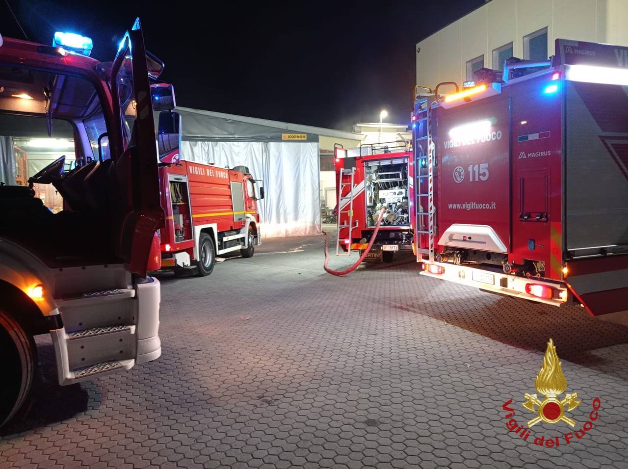 Incendio nella notte in un’azienda di Bottanuco, va a fuco un forno. Sul posto i vigili del fuoco