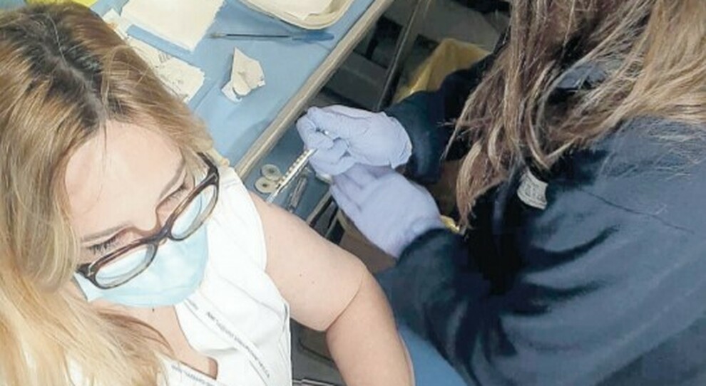 Personale sanitario sospeso dal lavoro: per 127 non c’era motivo. I sindacati: «Reintegrateli presto»