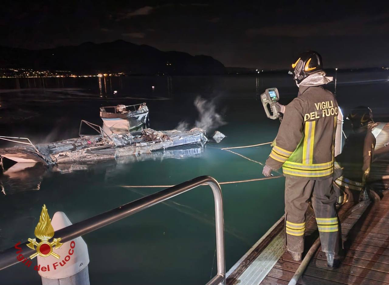 Incendio a Predore: completamente distrutta un’imbarcazione. Nessun ferito