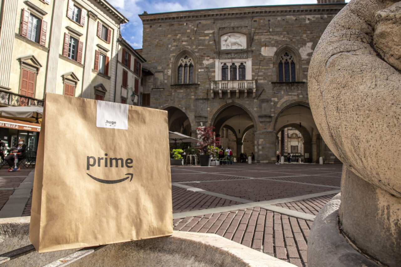 Non volete uscire di casa? Da oggi a Bergamo Amazon consegna la spesa in giornata