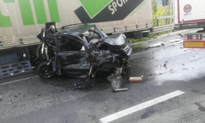 auto contro camion sulla provinciale della val seriana ad albino traffico in tilt prima bergamo