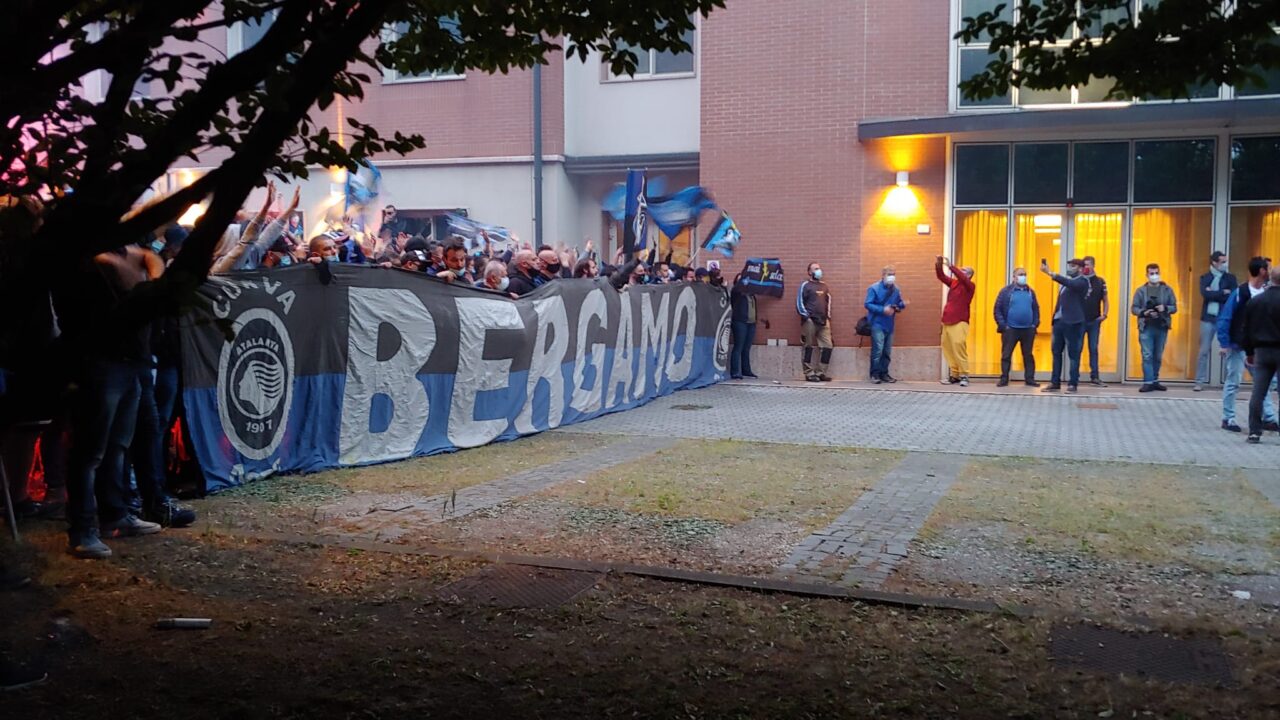 Video e foto dei tifosi che hanno accolto l’Atalanta a Reggio Emilia (con Gasp emozionato)
