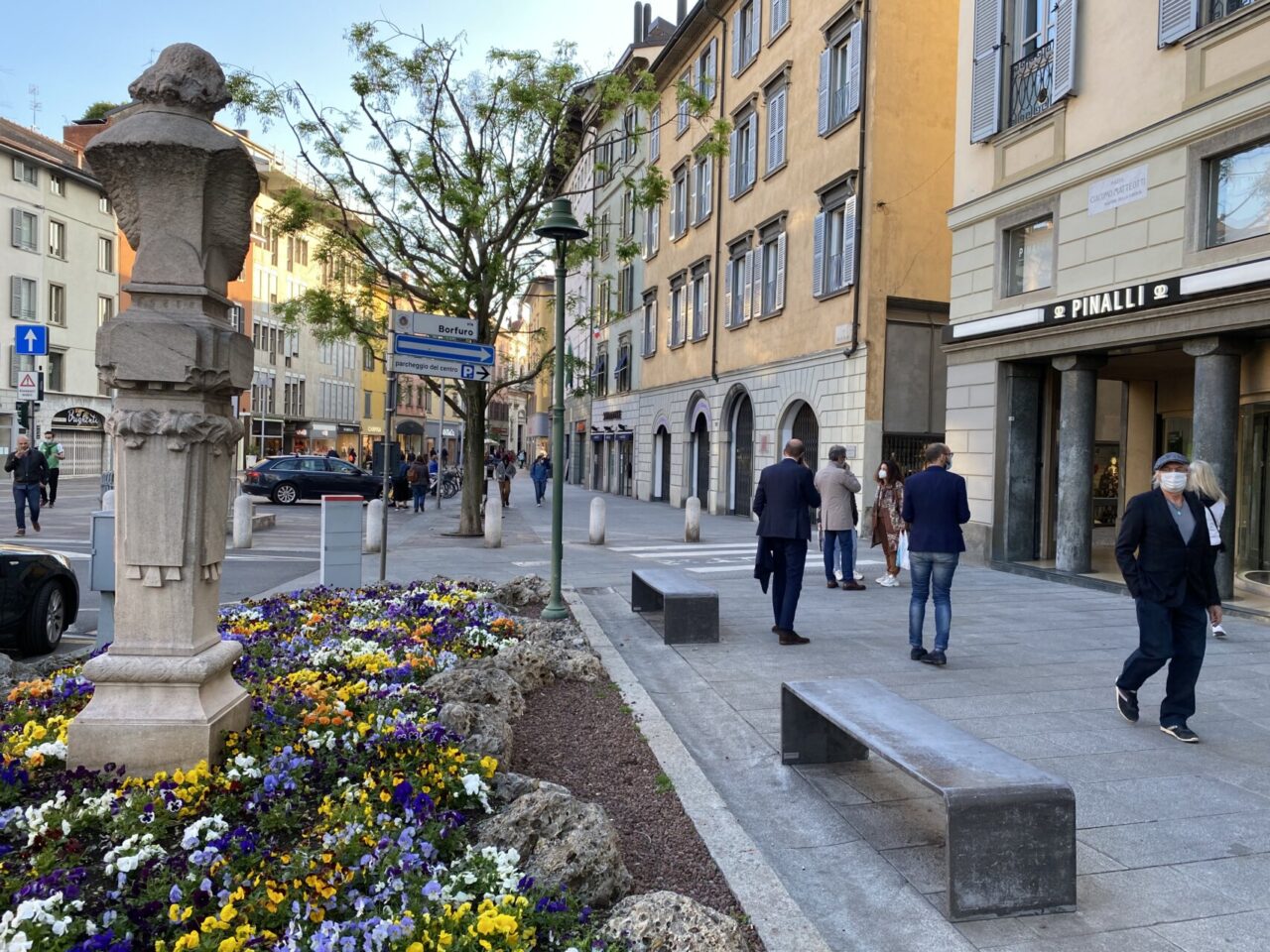 L’epidemia continua a rallentare, Fontana: «In Lombardia parametri da zona bianca»