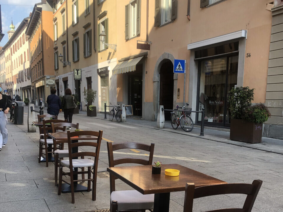 In zona gialla sono caduti i confini fra pubblico e privato: ora la città è casa nostra