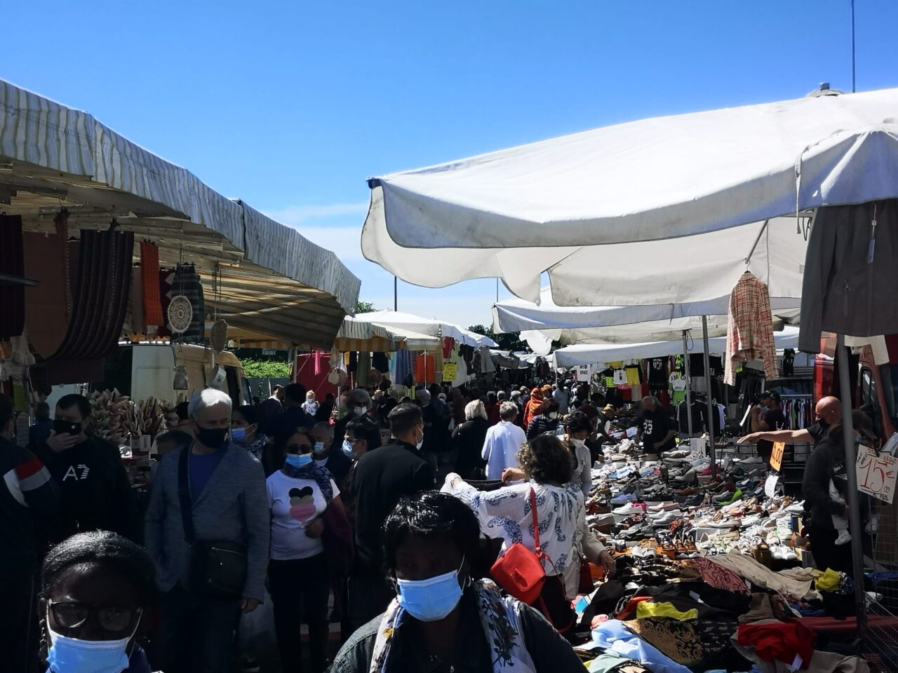 Rischio ghetto: il mercato di via Spino è diventato una casbah