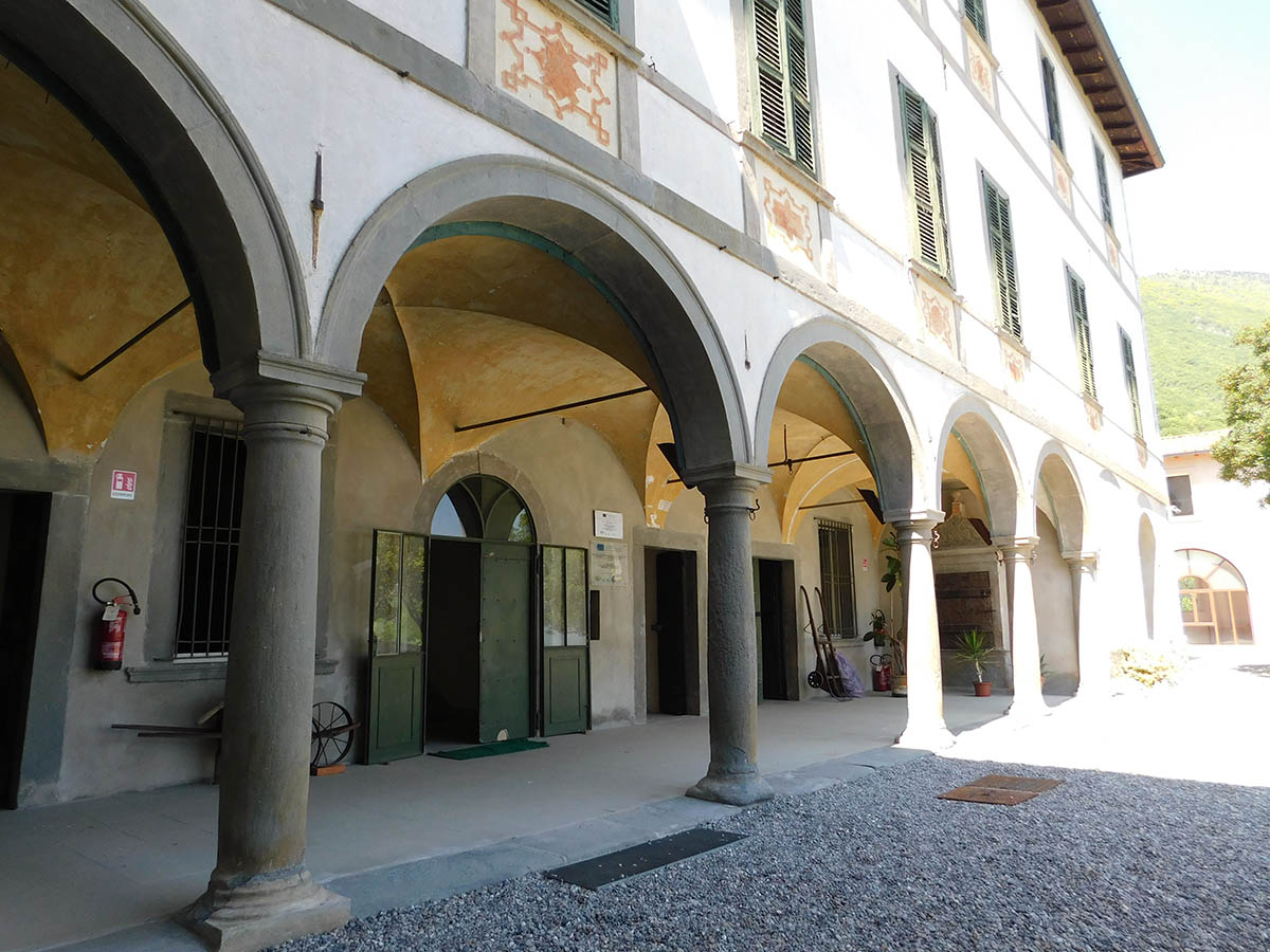 Palazzo Re Meris portico Ranzanico