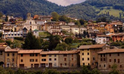 «La materna non chiude»: l'appello dei genitori di Peia per la pace fra sindaco e parroco