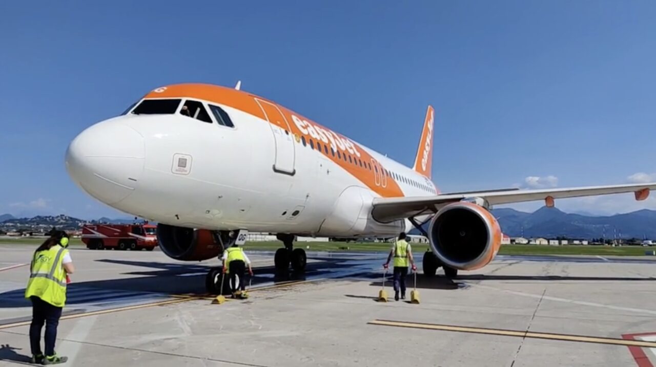 EasyJet sbarca a Orio al Serio: inaugurato il primo volo da Bergamo verso Olbia