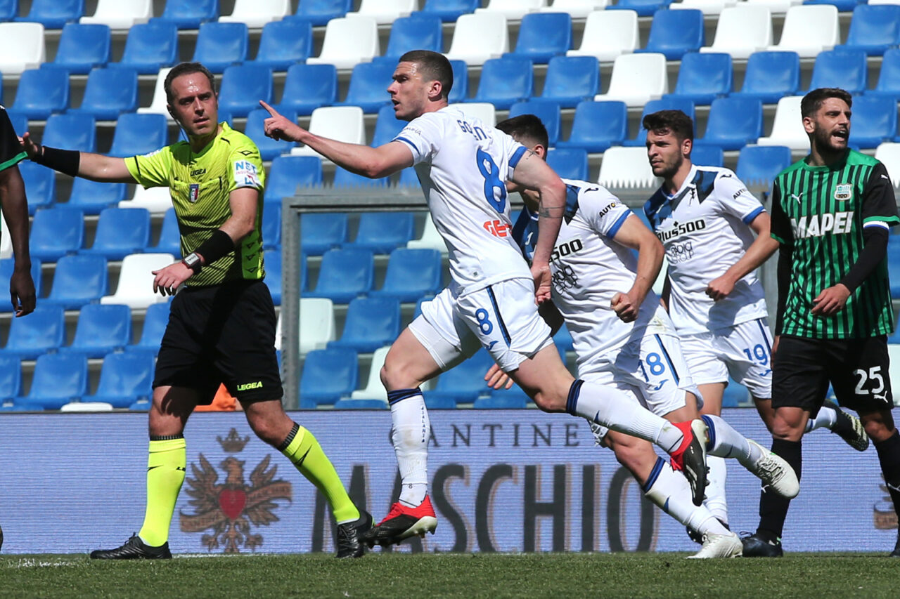 Gran gol di Gosens, Berardi pareggia su rigore (molto dubbio), poi Muriel sbaglia dagli undici metri: 1-1