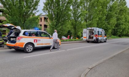 Pirata della strada investe donna con i due figli e scappa. Gravissimo il bambino