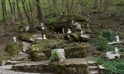 L'uomo che, giorno dopo giorno, ha costruito una piccola Lourdes nella valle del Giongo