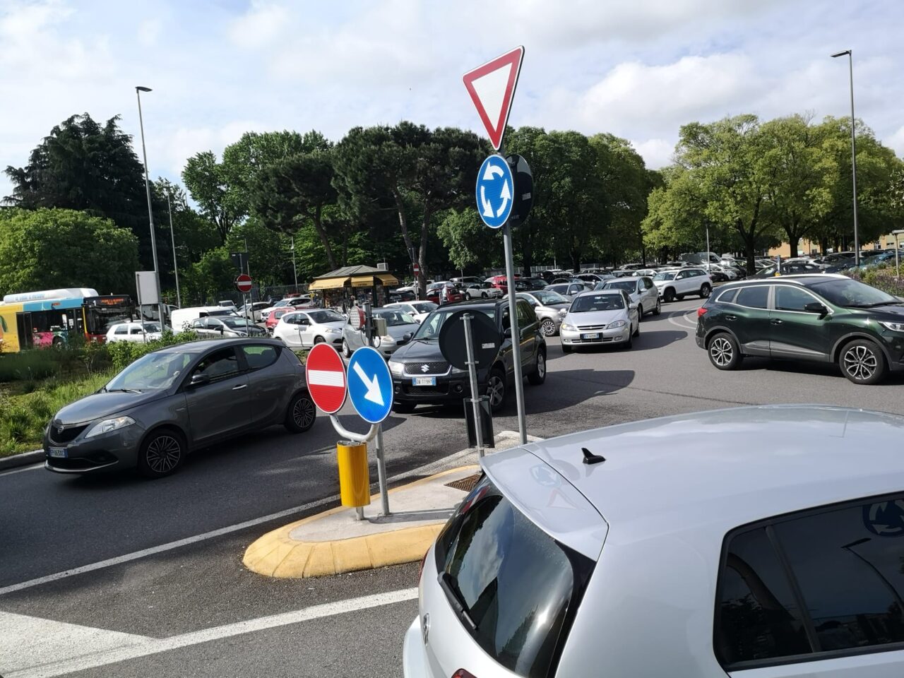 C’è un traffico bestiale, a Bergamo quartieri assediati. E i cantieri in corso non aiutano