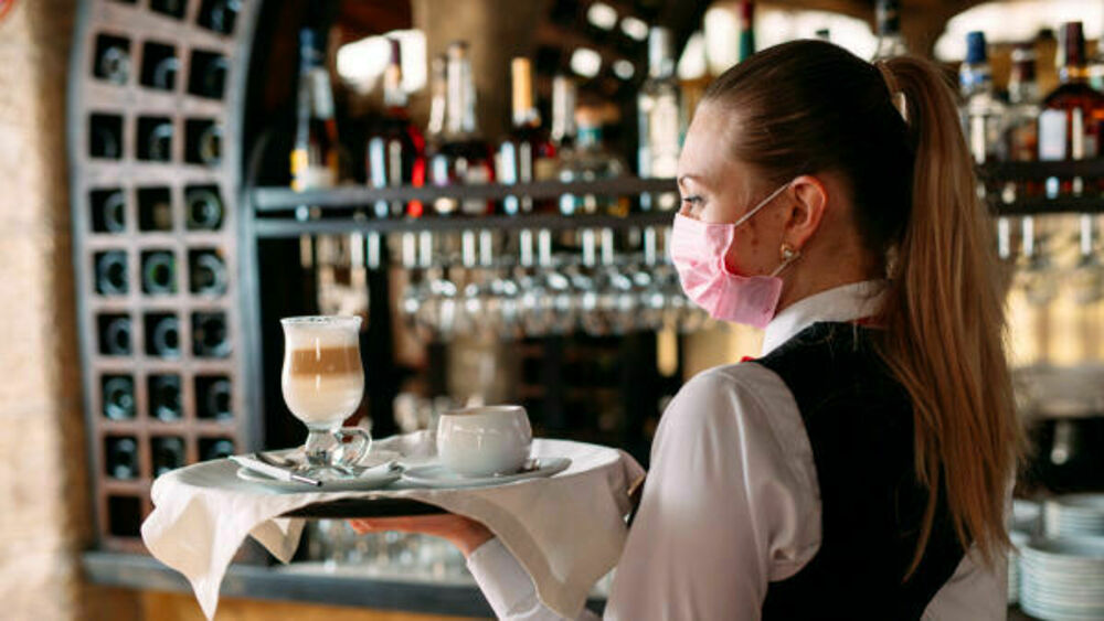 Bergamo, il paradosso di ristoranti e bar: riaperti, ma mancano oltre 4 mila camerieri