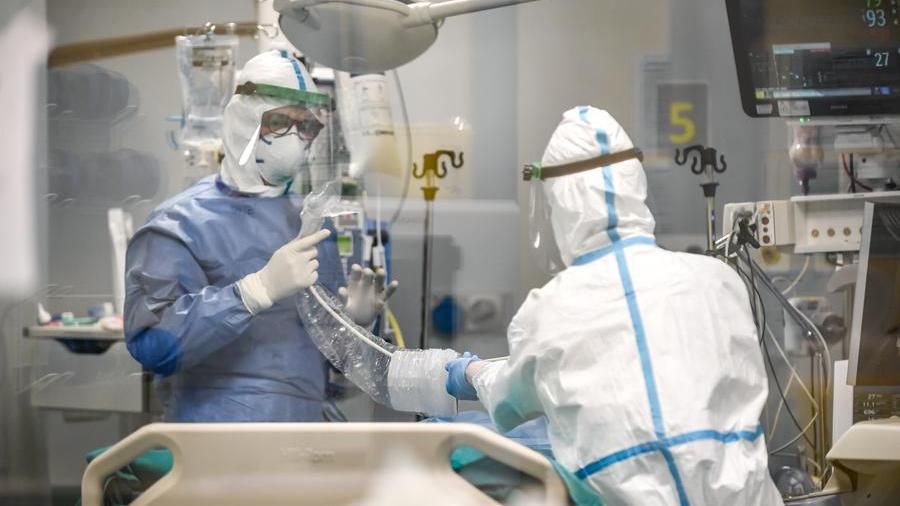 Covid: aumentano gli operatori sanitari positivi in isolamento, ma senza sintomi (o quasi)