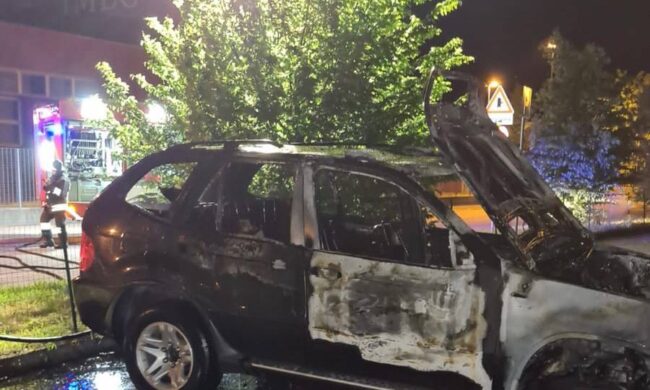 Auto in fiamme, incendio spento dai Vigili del fuoco a Terno d’Isola