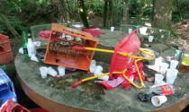 Vandalismo a Mapello, cocci di vetro negli stivaletti dei bimbi