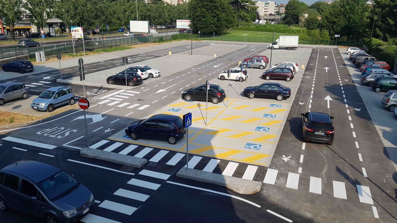 Basta allagamenti nel parcheggio del Presst di via Borgo Palazzo: finito il nuovo parcheggio