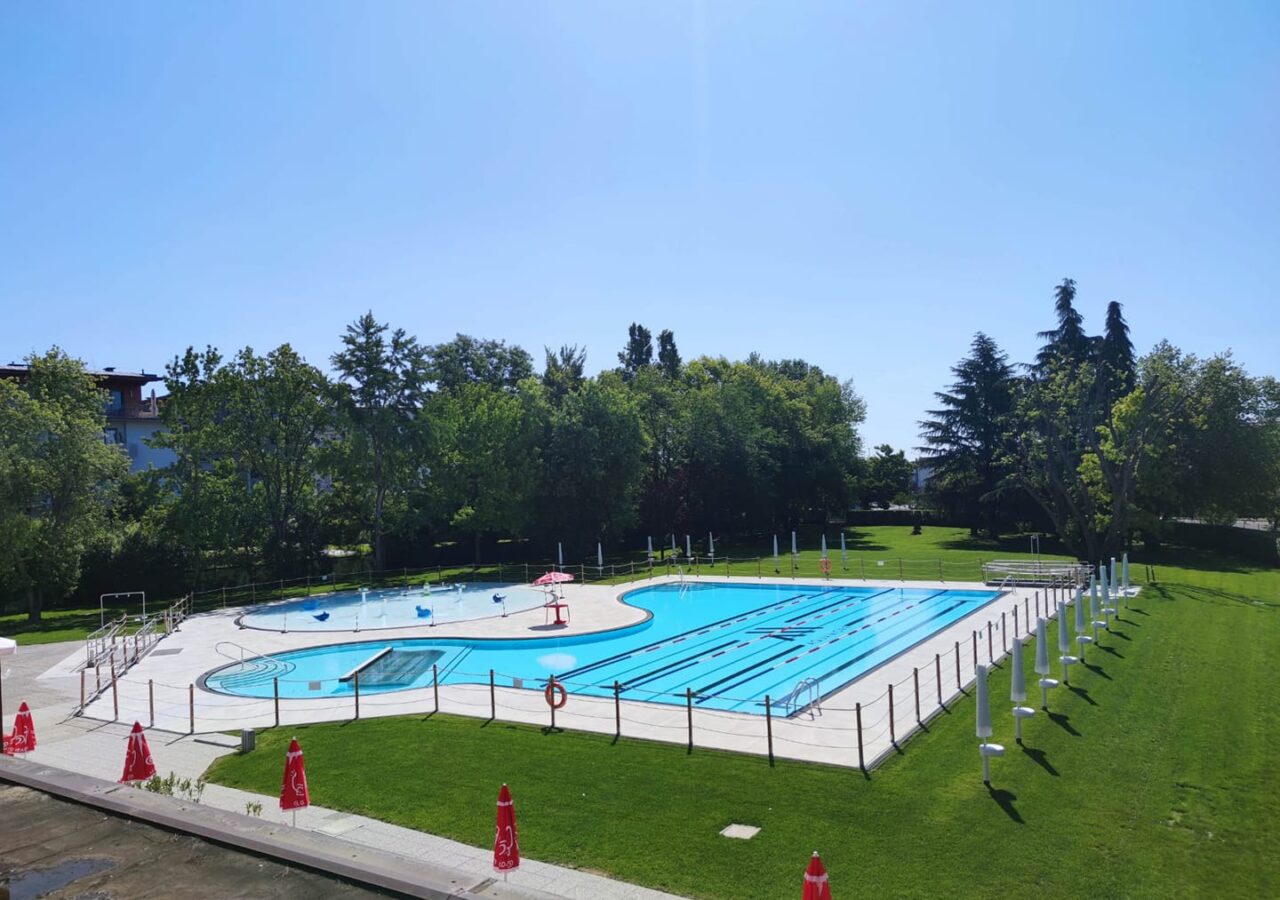 Terminata la ristrutturazione dell’area esterna: il 4 giugno si inaugura la piscina di Seriate