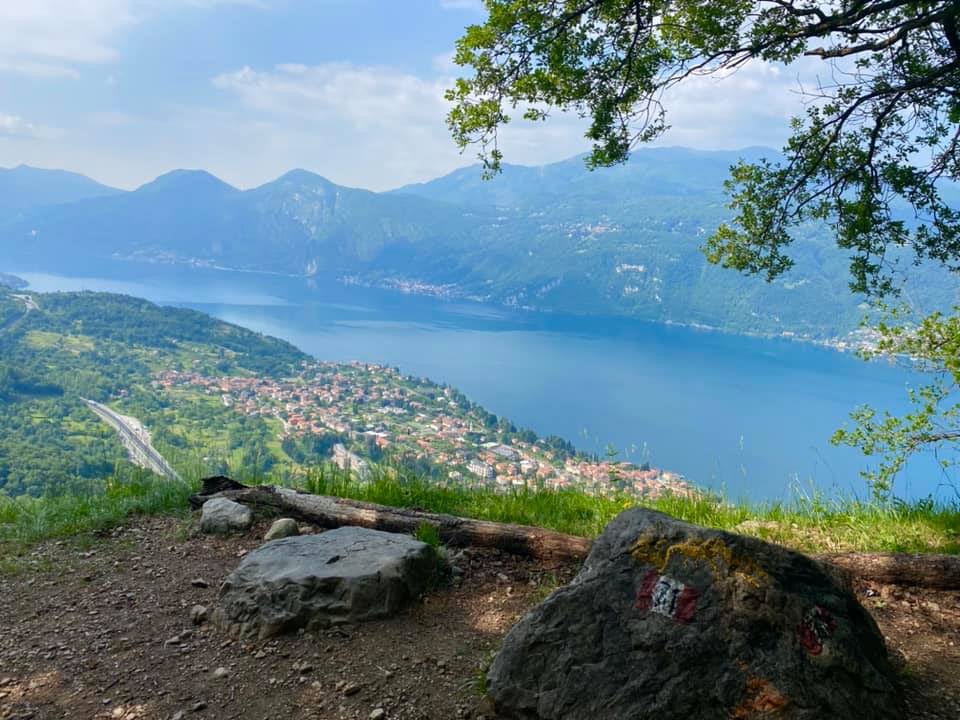 Stroncato da un malore lungo il Sentiero del Viandante: morto un 70enne di Treviglio
