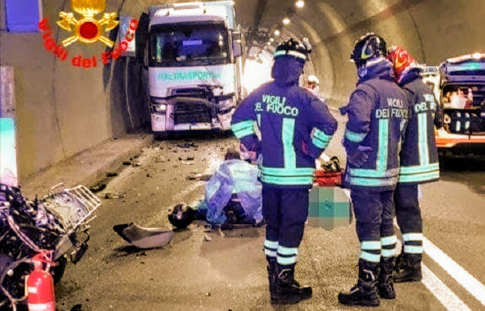 Incidente in galleria a Sabbio Chiese, Brescia: morto motociclista bergamasco di 41 anni