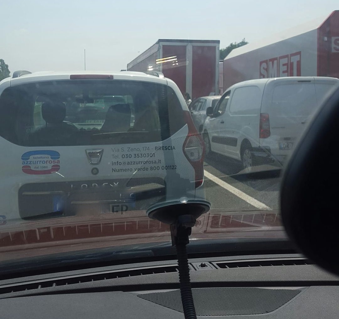 Tragico incidente sulla A4: morto un uomo di 50 anni. Autostrada chiusa da Seriate a Ospitaletto