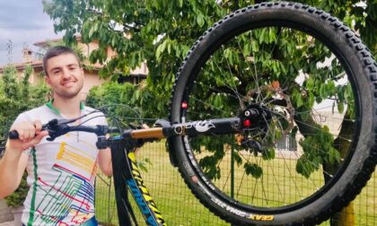 L'impresa di Andrea Signorelli: in bici a Roma raccogliendo fondi per gli Amici della pediatria