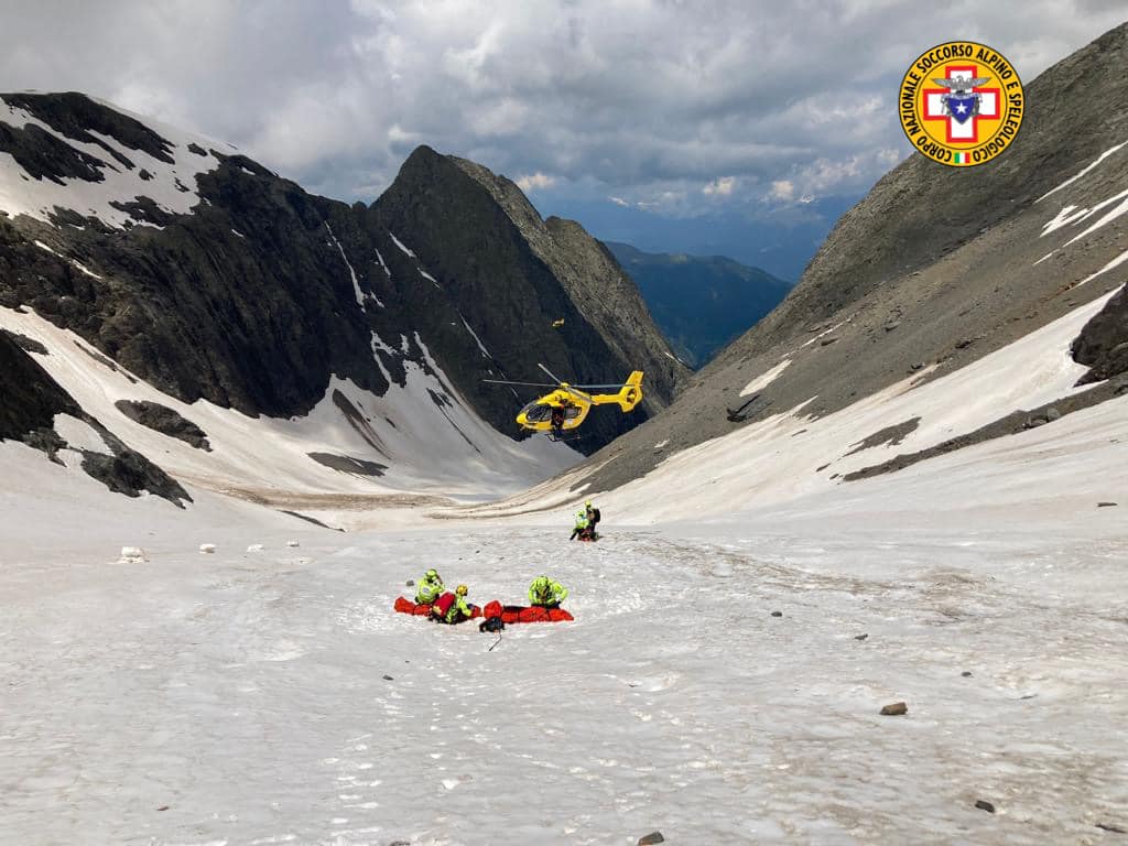 In cordata sul Pizzo Redorta, scivolano per 300 metri: in salvo due alpinisti