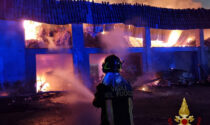 In fiamme un fienile a Treviglio: nessun ferito, ma cascinale devastato