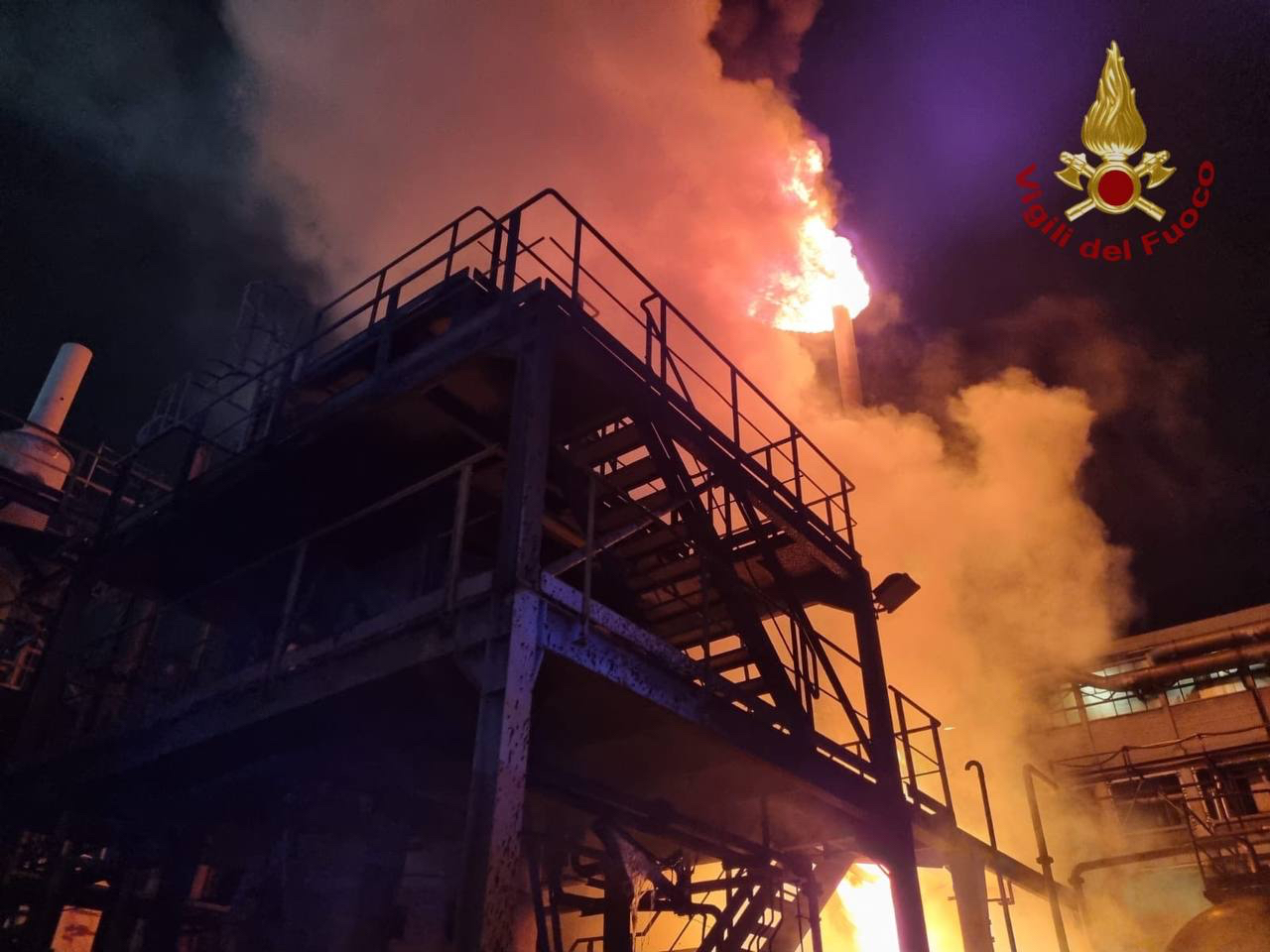 Incendio nella notte in un’azienda chimica di Grassobbio: nessun ferito