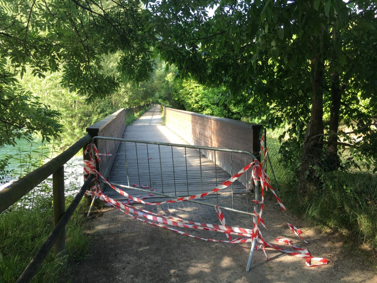 Albino, altri due ponti chiusi sulla ciclabile. E sui social divampa la polemica