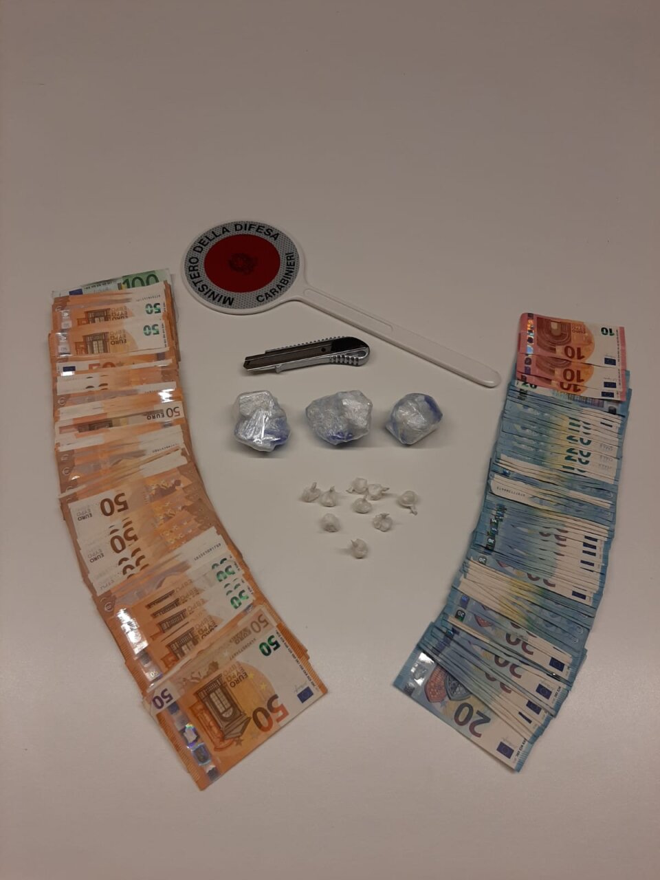 In auto e in casa ha oltre 165 grammi di cocaina: in carcere un 39enne marocchino