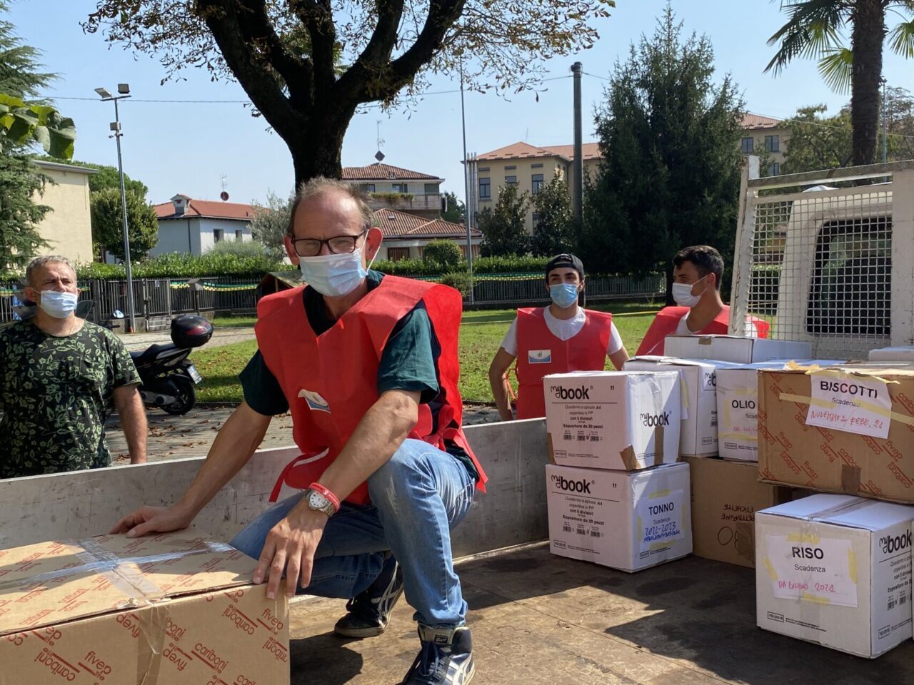 Giornata della carità: a Seriate dieci gazebo per raccogliere cibo per le famiglie in difficoltà