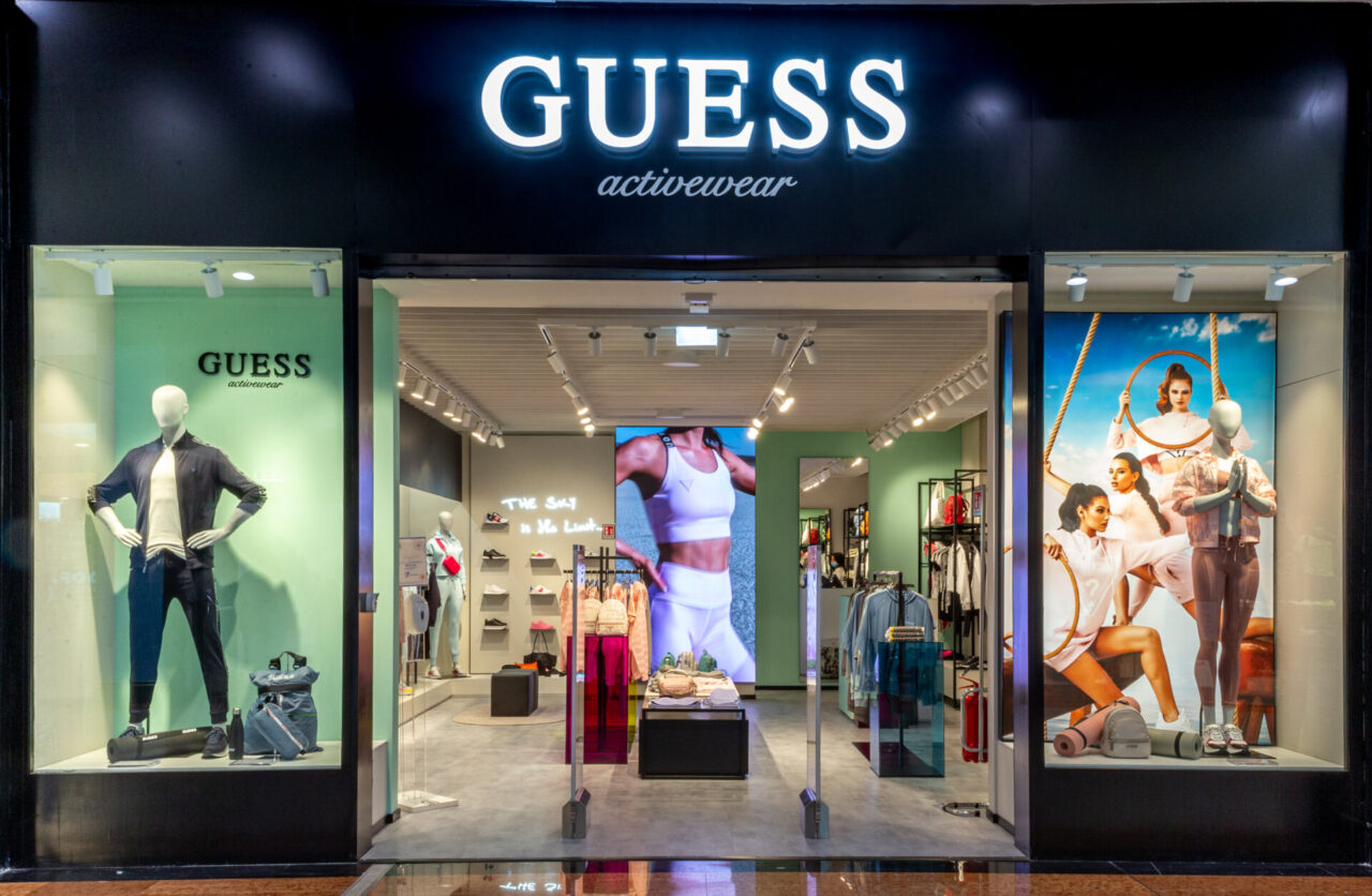 Guess punta forte su Oriocenter e “raddoppia” con l’apertura di uno store Activewear