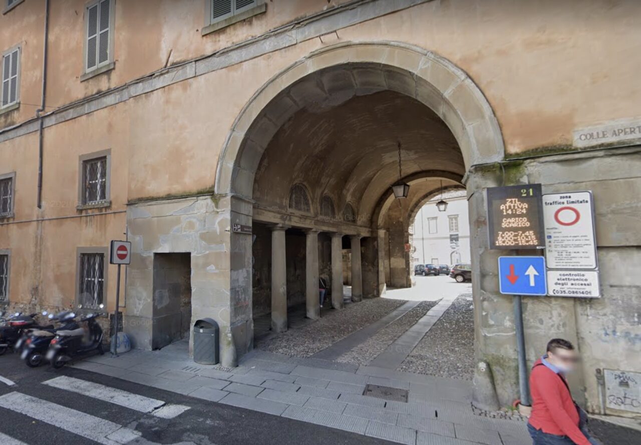Aiutano la figlia disabile nelle commissioni, ma il pass per le Ztl è scaduto: arrivano 72 multe