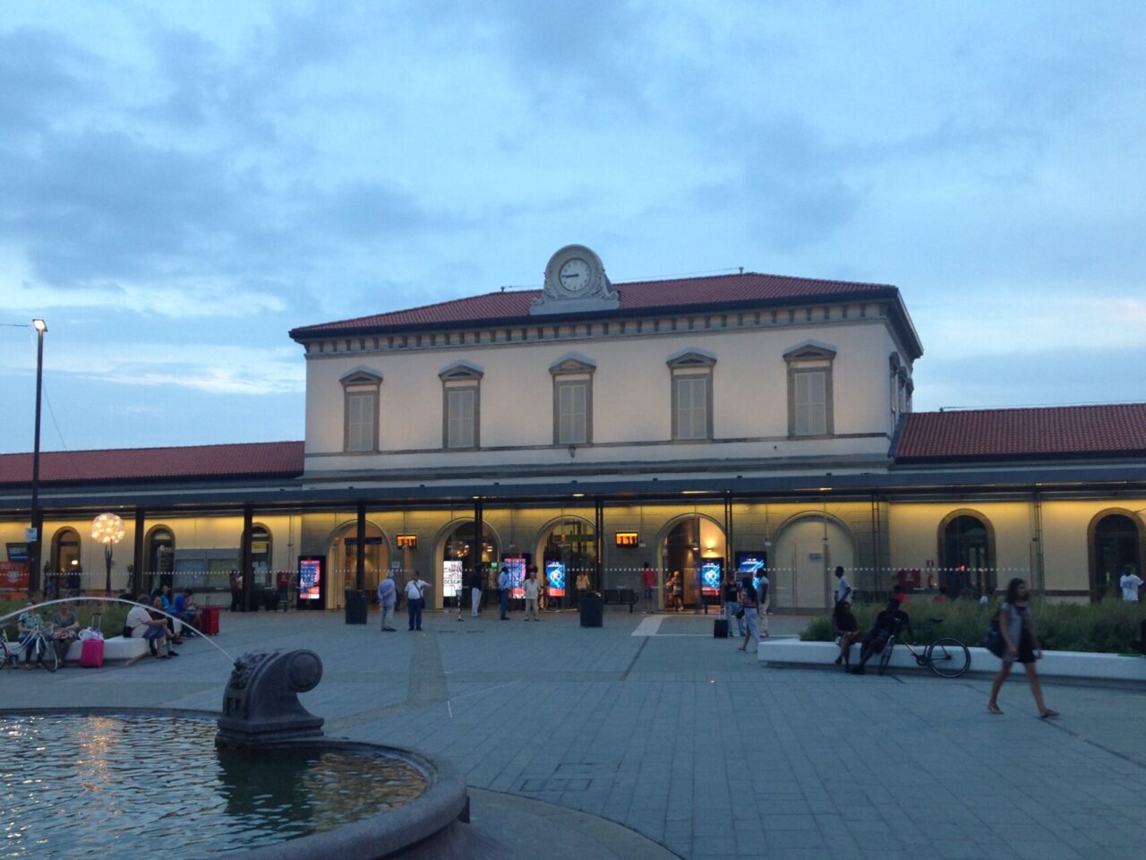 «Inseguito in stazione da un nord africano, che mi ha sputato addosso»