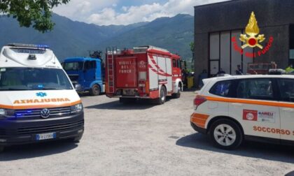 Incidente mortale a Darfo, uomo muore schiacciato da un camion che stava riparando