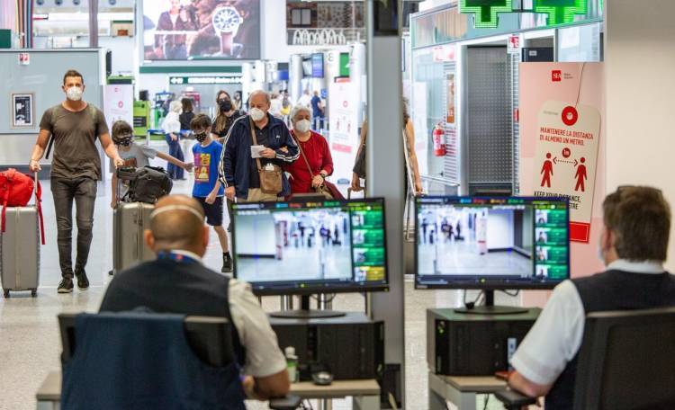 Non solo Green Pass, per viaggiare all’estero serve il PLF: cos’è e in quali casi compilarlo