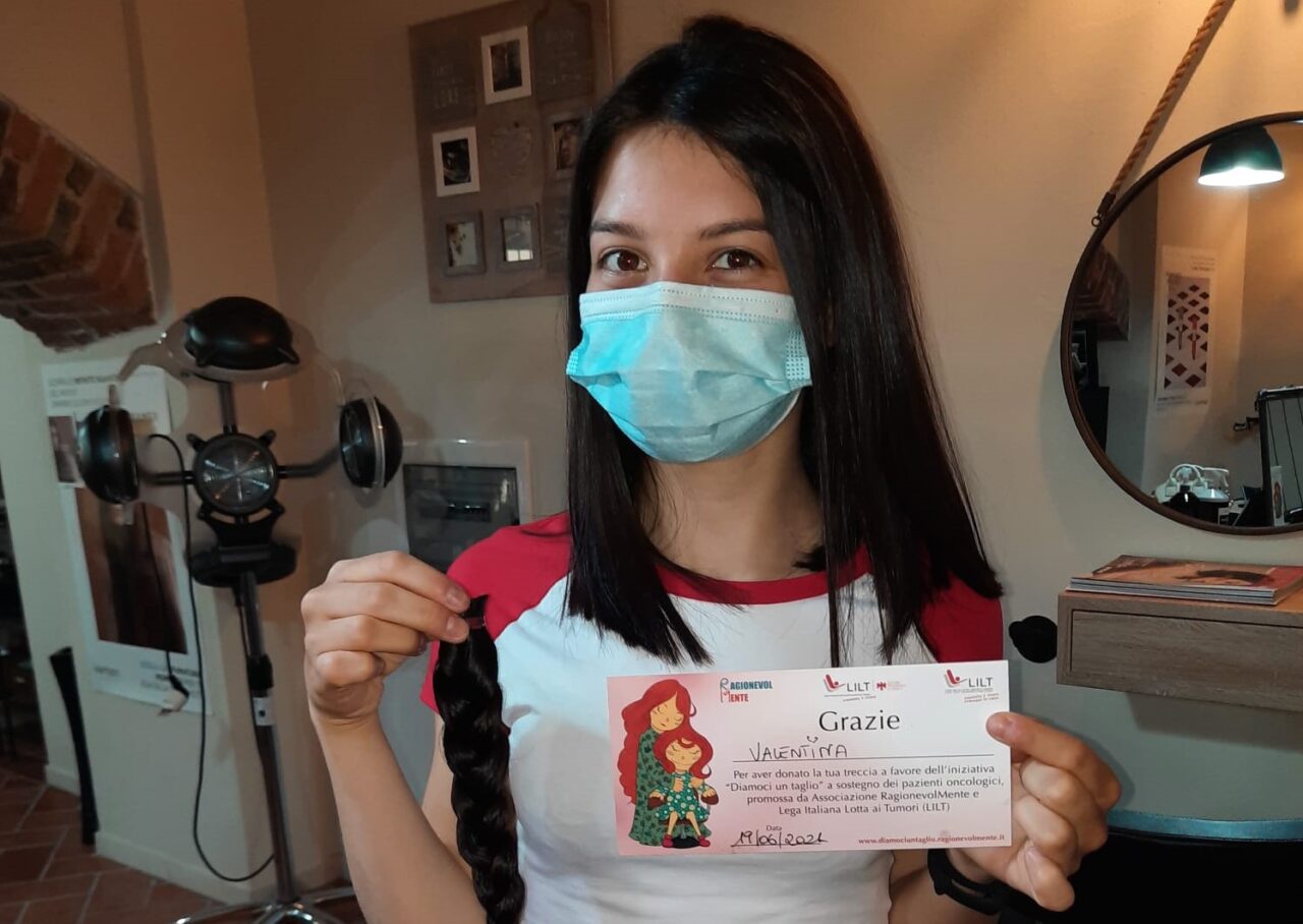 Ricordate Valentina e il cartello per l’Atalanta? Ha donato i capelli ai pazienti oncologici